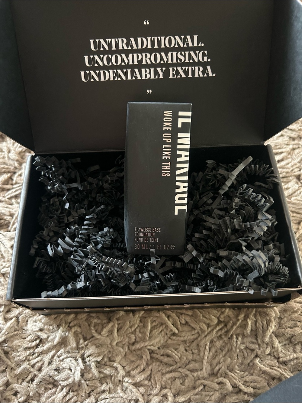 IL MAKIAGE Flawless Base Foundation - Black Packaging